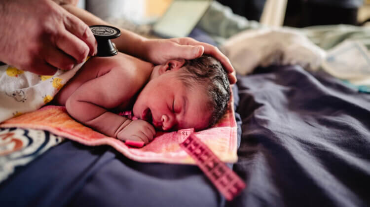 750px x 420px - Natural Baby: Alternatives to routine newborn procedures