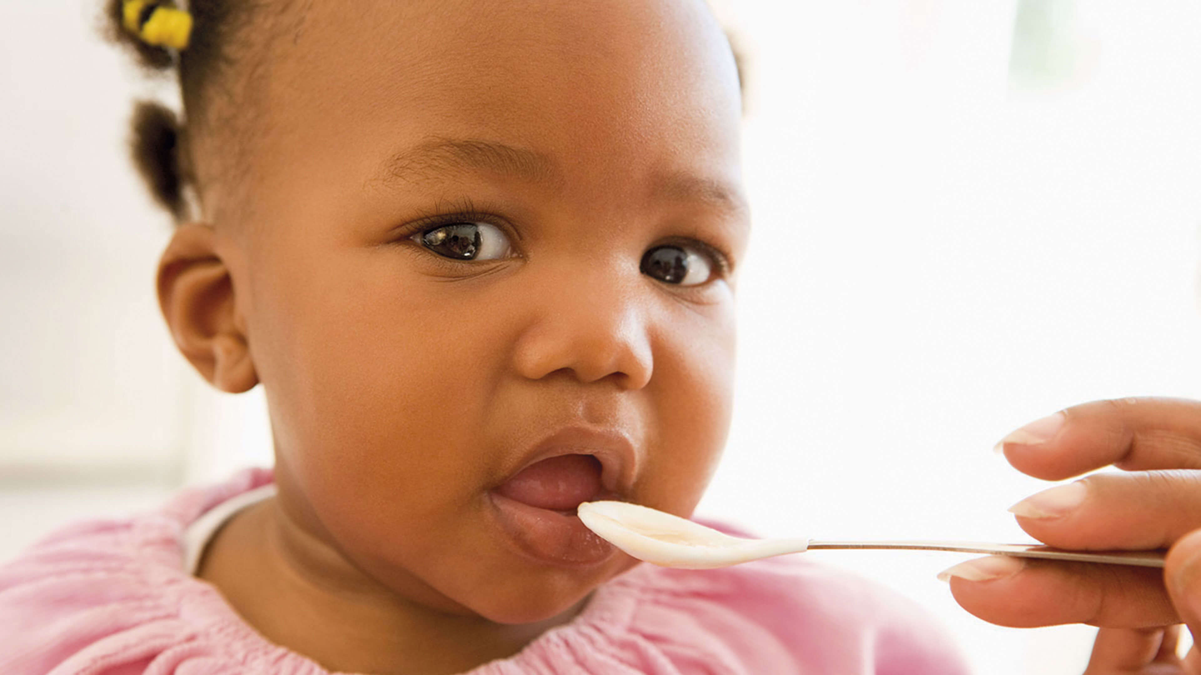 When do babies start eating baby food in deals jar